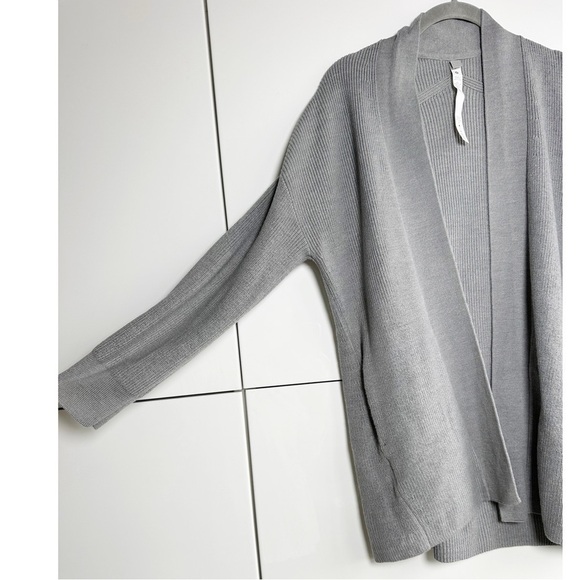 Lululemon Knit Cardigan Merino Wool Cotton Blend Gray Size 2 Pockets Long Length - Picture 2 of 8